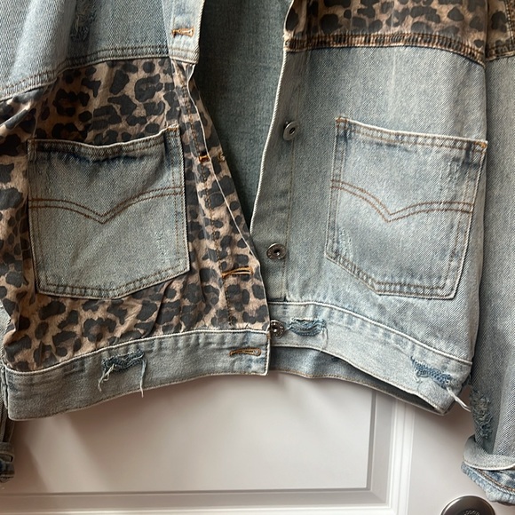 Jean jacket by Paul POL size medium light wash and leopard - Picture 4 of 5